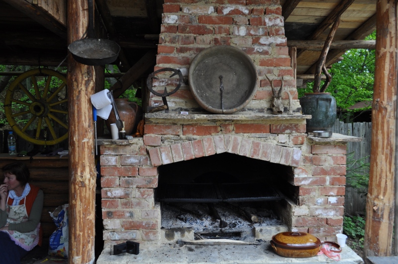 Конна база Периволас се сдоби с автентична пещ